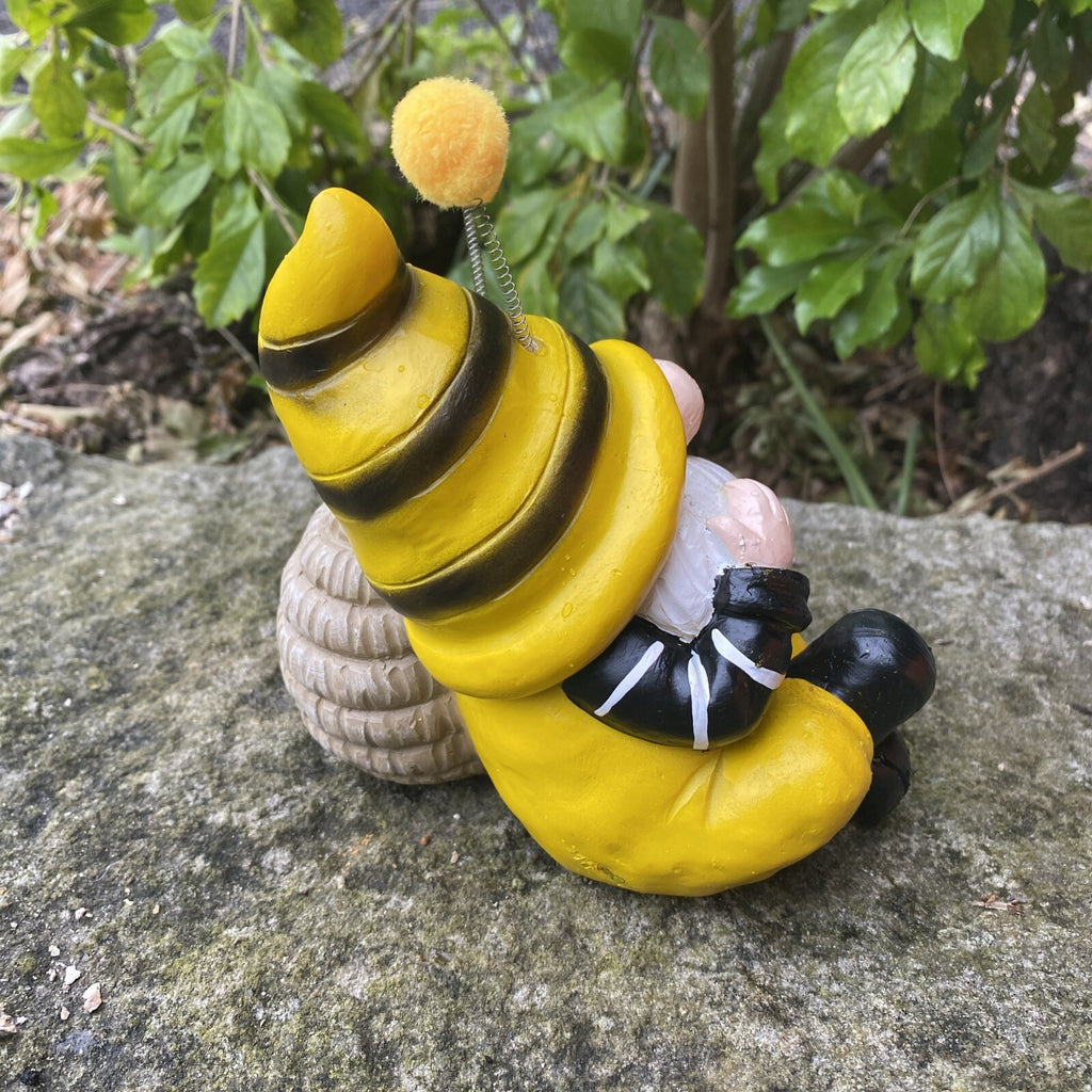 15cm Gnome Bee Holding A Daisy Home Garden Ornament Figurine Statue Decor NEW