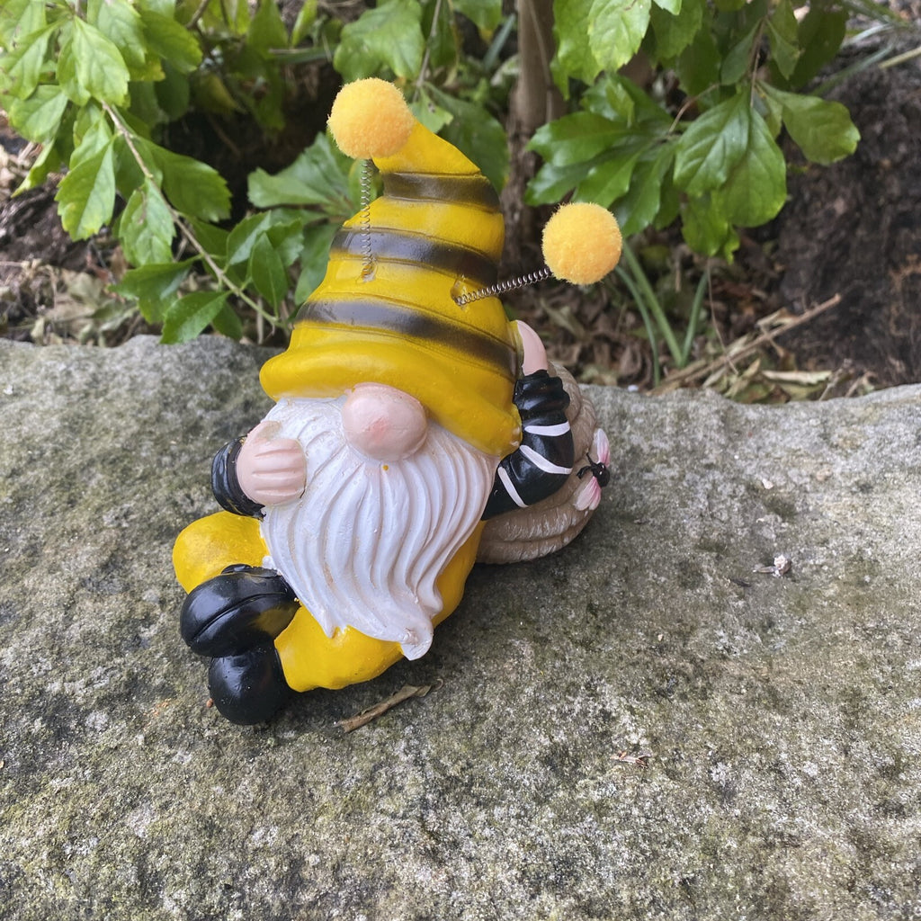 15cm Gnome Bee Holding A Daisy Home Garden Ornament Figurine Statue Decor NEW