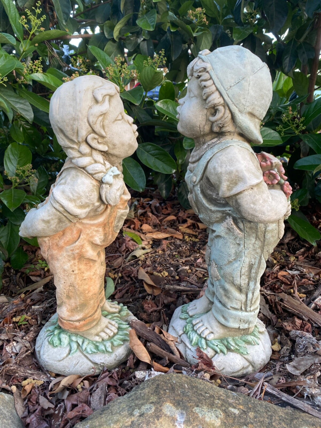 Boy Girl First Kiss Statue Ornament Animal Concrete Garden Australian Made