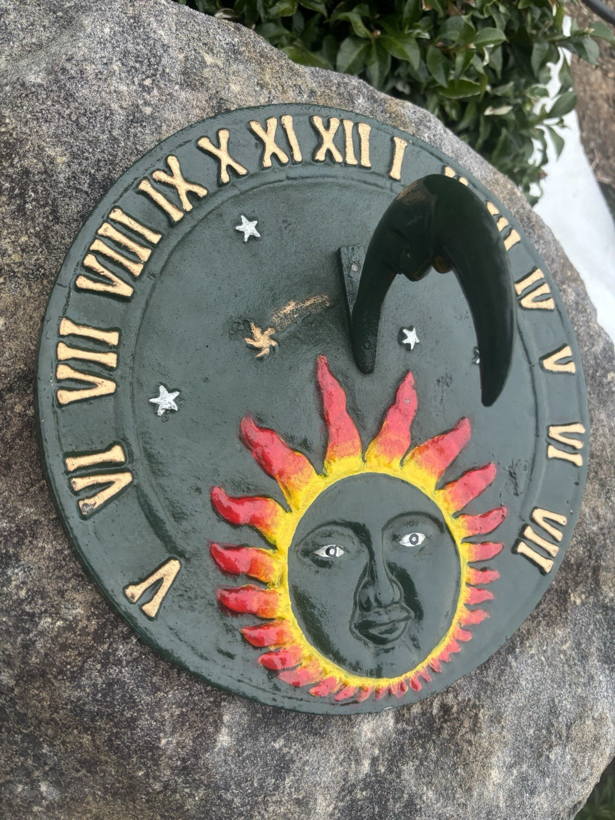 SUNDIAL WITH SUN DESIGN CAST IRON GARDEN DECOR SUN DIAL