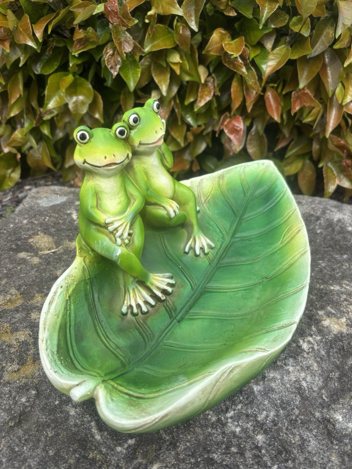 Frog Bird Feeder Fibre Clay Garden Ornament Green Leaf Outdoor Décor