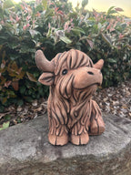 22nice4me Garden Statues rustic concrete Highland cow figurine with shaggy coat texture sitting on a garden rock