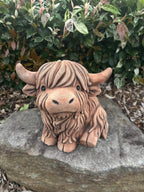 22nice4me Garden Statues rustic concrete Highland cow figurine with shaggy texture, perfect for outdoor garden decor.