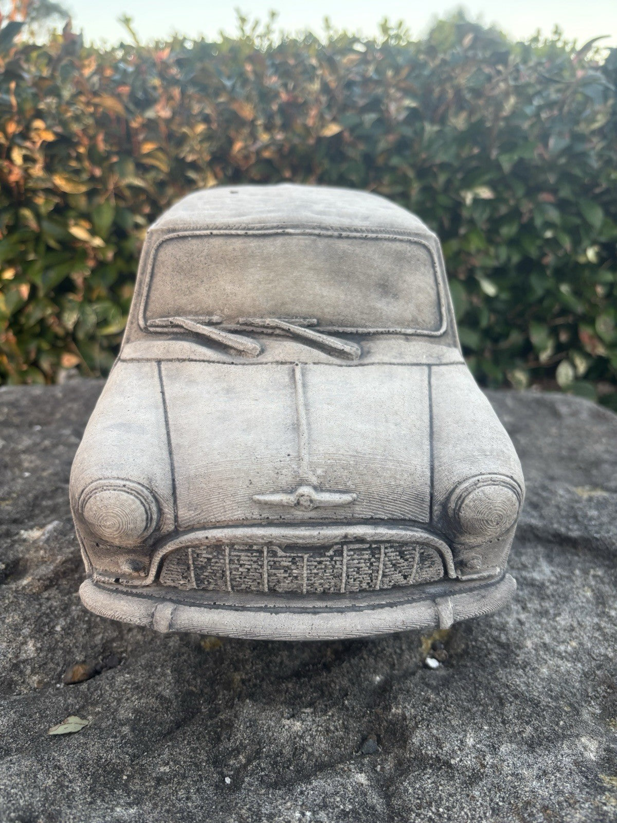 22nice4me Garden Statues concrete Mini Minor car ornament with detailed front grille and windshield wipers