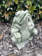 Kissing Frogs Garden Statue Concrete Outdoor Frog Ornament