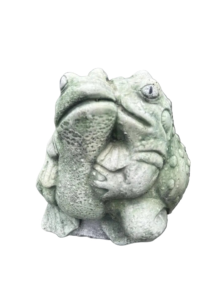 Kissing Frogs Garden Statue Concrete Outdoor Frog Ornament