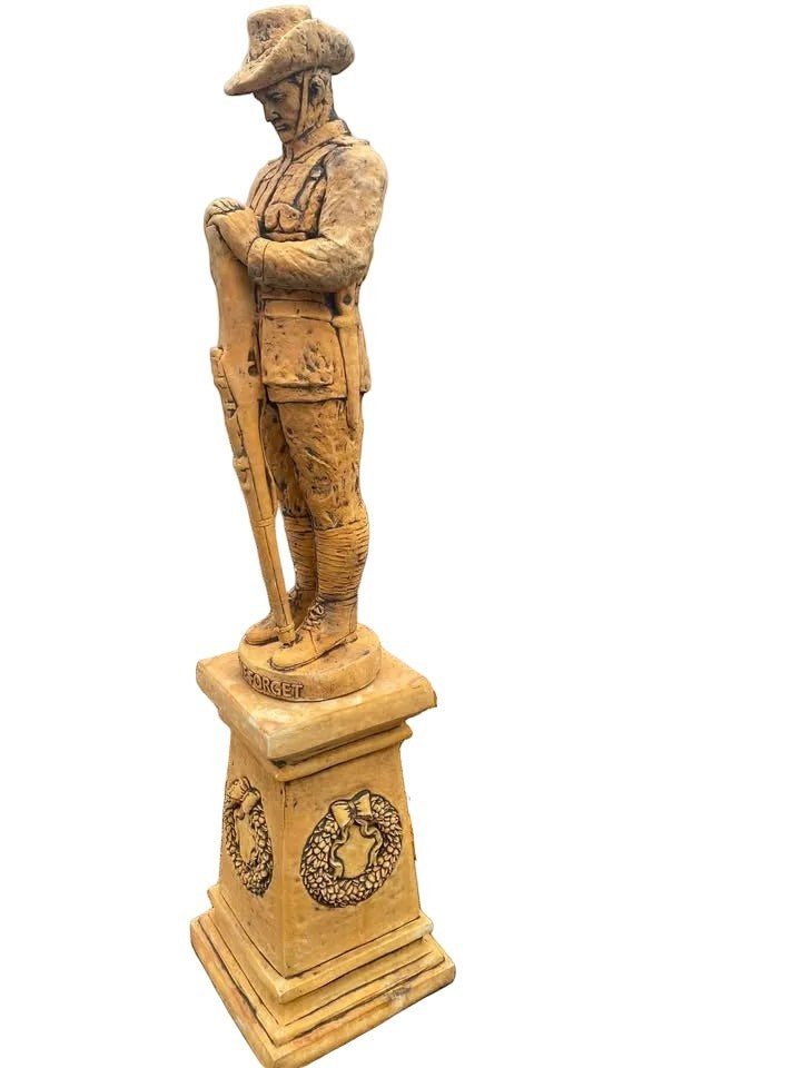 22nice4me Garden Statues rust-coloured concrete ANZAC soldier memorial statue on a decorative pillar base